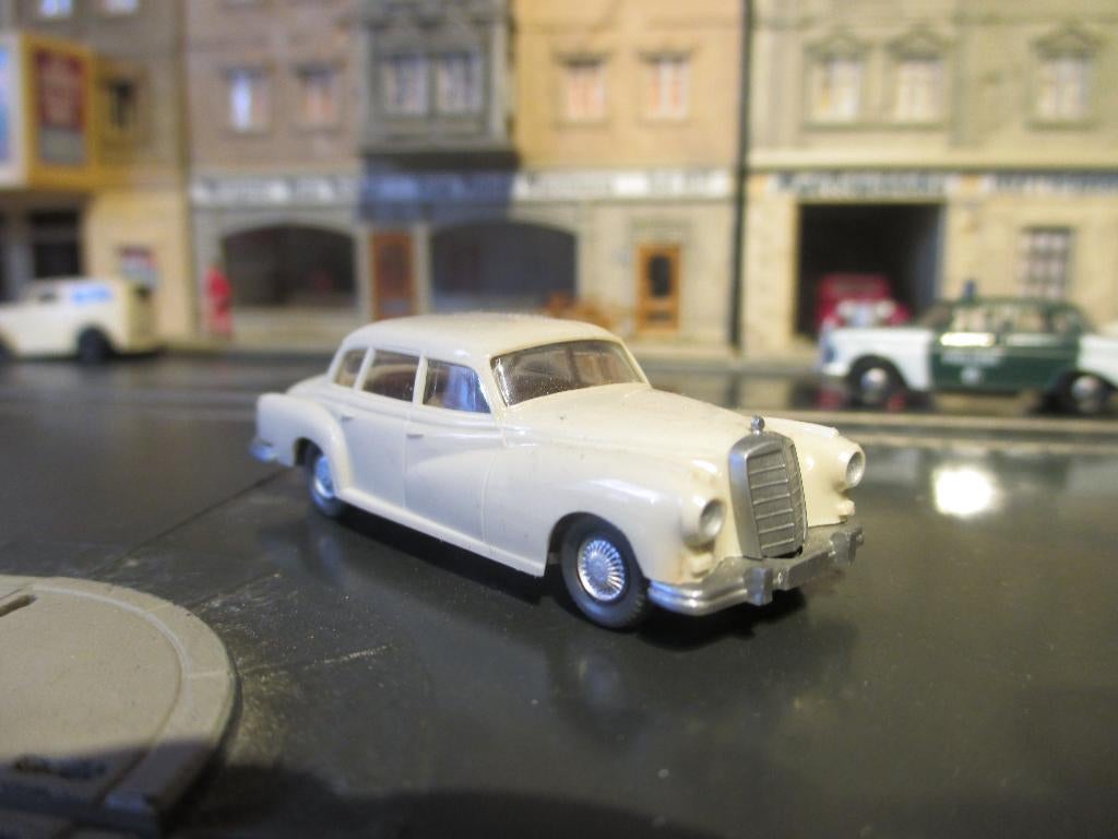 1957 Mercedes Benz W189 300 D Wiking hellelfenbein m. trekh., Ophalen of Verzenden, Zo goed als nieuw, Auto, Wiking