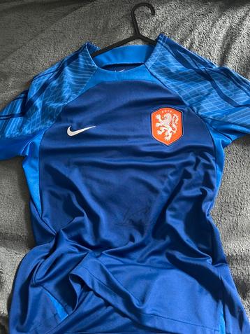 Nederland trainingshirt gesigneerd beschikbaar voor biedingen