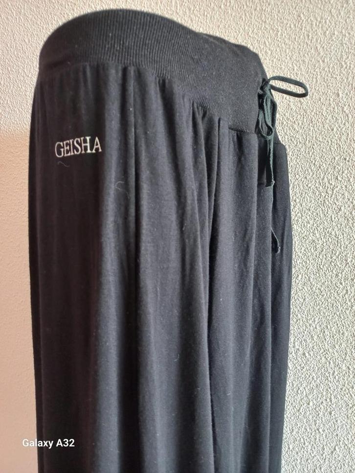 Lange zwarte rok van Geisha, maat L, Kleding | Dames, Rokken, Zo goed als nieuw, Maat 42/44 (L), Zwart, Onder de knie, Ophalen of Verzenden