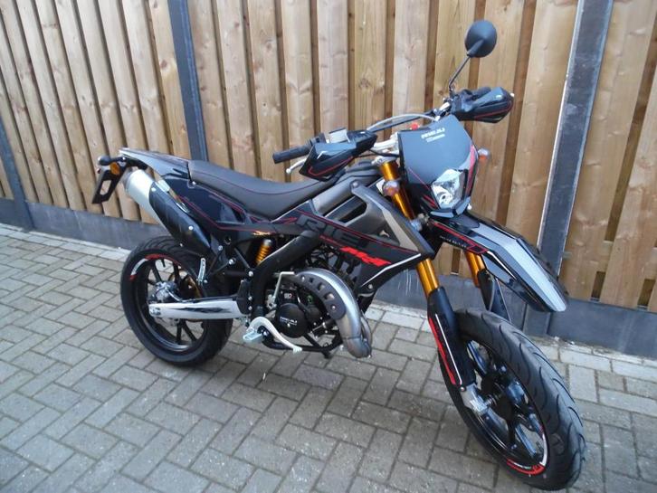 Rieju MRT 50 sm PRO Black Series 'Red' 2025 0 km Euro5, Fietsen en Brommers, Brommers | Derbi, Nieuw, Ophalen of Verzenden