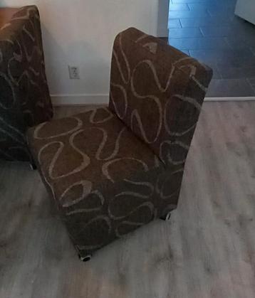 4 bruine eetkamer stoelen  beschikbaar voor biedingen