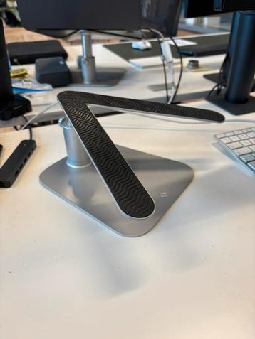 Laptop standaard hiRise beschikbaar voor biedingen