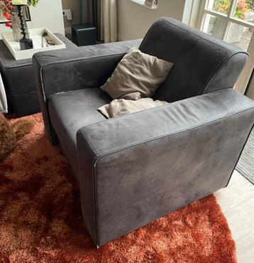GRATIS AFHALEN  fauteuil en hocker/poef donkerbruin beschikbaar voor biedingen