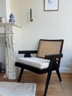 Anthropologie fauteuil van acaciahout zwart met rotan, Ophalen, Riet of Rotan, Gebruikt, 75 tot 100 cm