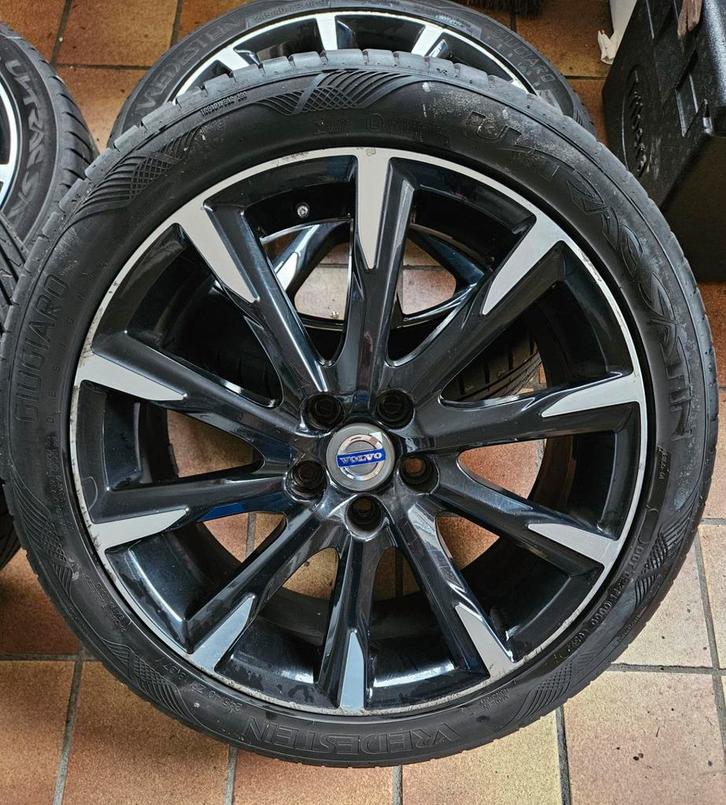 Volvo BOR 18 inch velgen inclusief banden., Auto-onderdelen, Banden en Velgen, Velg(en), Zomerbanden, 18 inch, 245 mm, Personenwagen