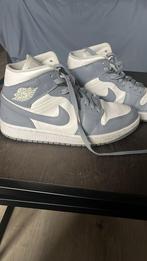 Nike Air Jordans Maat 39 - Lichtblauw/Beige, Kleding | Dames, Schoenen, Ophalen of Verzenden, Zo goed als nieuw, Blauw, Sneakers of Gympen