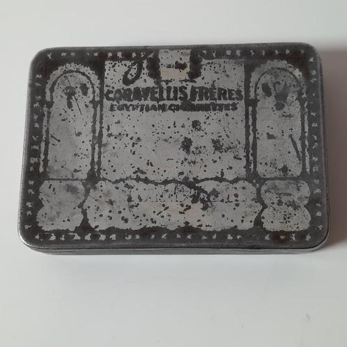 Caravellis Freres Egyptian Cigarettes Blikje, Verzamelen, Rookartikelen, Aanstekers en Luciferdoosjes, Gebruikt, Tabaksdoos of Verpakking