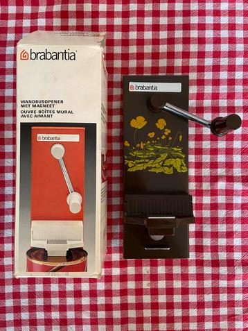 Vintage Brabantia wandblikopener ‘70 bruin met gele bloemen beschikbaar voor biedingen