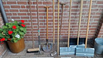 Tuingereedschap schoffel krabber hark schep bezem sneeuwsche beschikbaar voor biedingen
