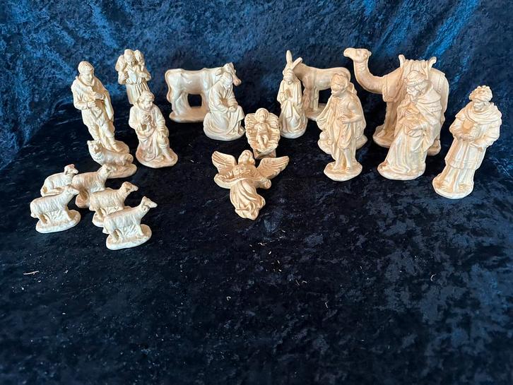 Antieke Kerstgroep 20-delig, 14 cm hoog, Antiek en Kunst, Antiek | Religie, Ophalen of Verzenden