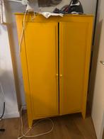 Gele kast met deurtjes, Ophalen