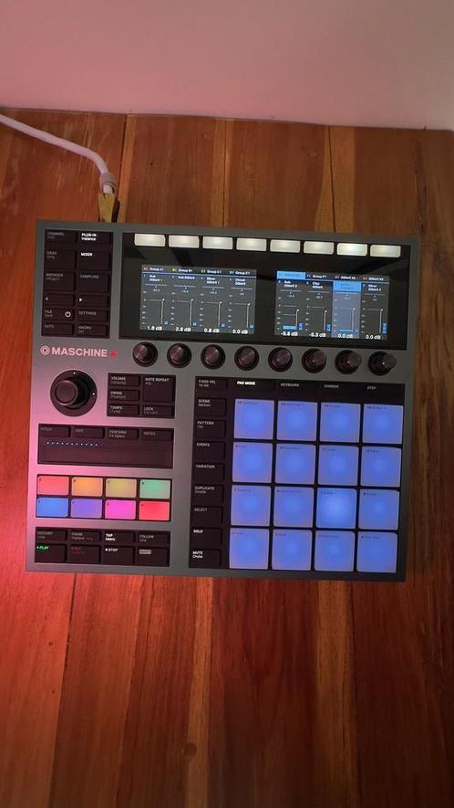 Native instruments machine plus, Muziek en Instrumenten, Midi-apparatuur, Zo goed als nieuw, Ophalen