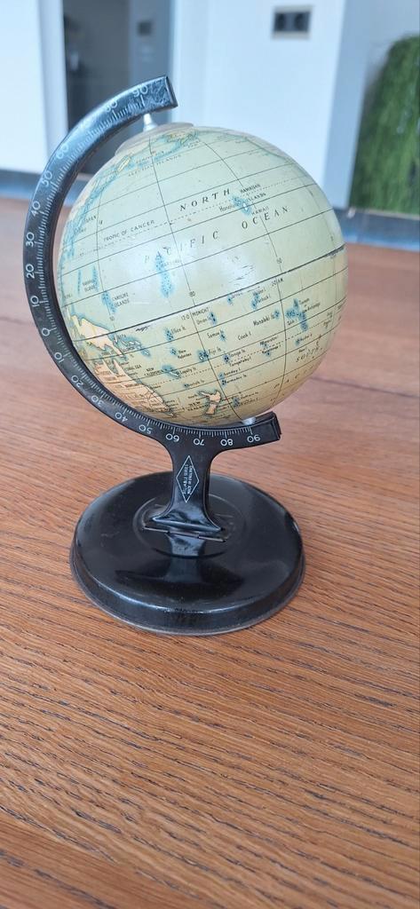 Antieke blikken globe wereldbol reliable series, Huis en Inrichting, Woonaccessoires | Wereldbollen, Gebruikt, Ophalen of Verzenden