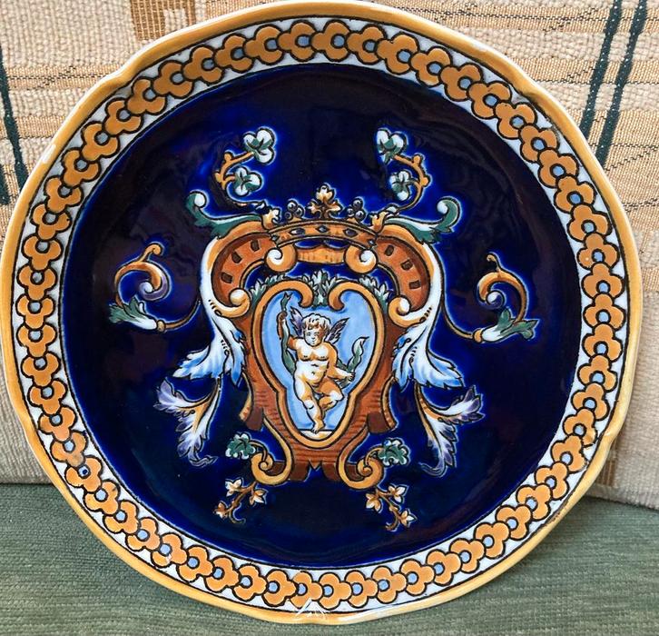 Oud Bord GIEN Renaissance putto engel cherubijn, Antiek en Kunst, Antiek | Wandborden en Tegels, Verzenden