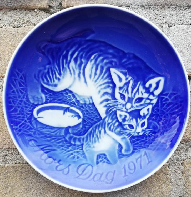 Poes. Wandbord. Poes en kitten. *Zie tekst/foto's., Antiek en Kunst, Antiek | Wandborden en Tegels, Ophalen