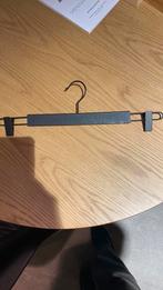 Te koop houten zwarte broekhangers, Ophalen, Zo goed als nieuw, Hout