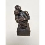 # Brons beeldje sculptuur Omarming Astrid Veldhuyzen-Koppen, Antiek en Kunst, Ophalen of Verzenden