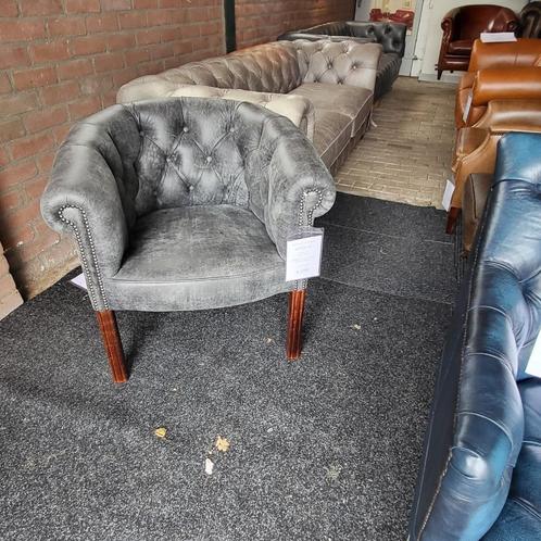 Chesterfield kuipje, bijzet fauteuil in vintage rundleer., Huis en Inrichting, Fauteuils, Nieuw, Hout, Leer, 50 tot 75 cm, Minder dan 75 cm