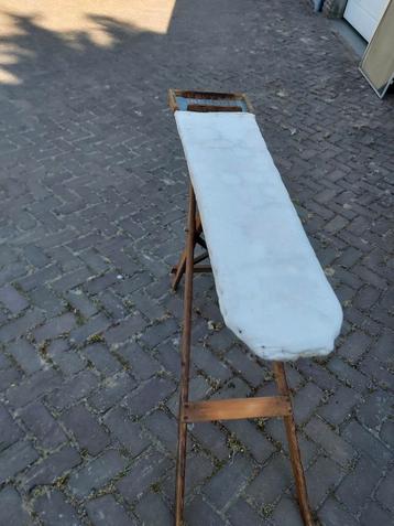 Antieke brocante strijkplank gratis  beschikbaar voor biedingen