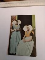ZUID BEVELAND.  VROUWEN IN KLEDERDRACHT, Ophalen of Verzenden, Voor 1920, Zeeland