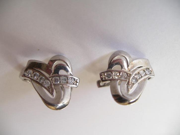 Een paar mooie Zilveren Oorbellen met Zirkonia steentjes, Sieraden, Tassen en Uiterlijk, Antieke sieraden, Oorbellen, Zilver, Verzenden