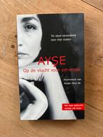 Ayşe - Op de vlucht voor eerwraak, Boeken, Ophalen of Verzenden, Zo goed als nieuw, Politiek
