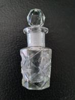 Oud karafje met geslepen stolpje
Totale hoogte 8 cm, Ophalen of Verzenden