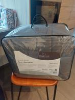 Donzen dekbed gestreept. 240x220 cm., Huis en Inrichting, Slaapkamer | Beddengoed, Ophalen, Dekbedovertrek, Grijs, Nieuw