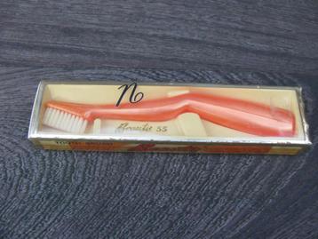 TANDENBORSTEL MERK "BEAUTY" 1960 RETRO beschikbaar voor biedingen