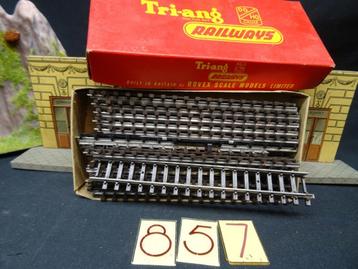 5857=Triang kavel met rails en wissels.309 beschikbaar voor biedingen