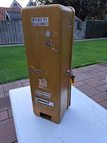 Oude duitse condoom automaat  beschikbaar voor biedingen