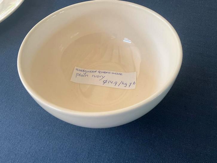 Wedgwood traditional plain schaaltje 14.9, Huis en Inrichting, Keuken | Servies, Zo goed als nieuw, Schaal of Schalen, Wedgwood