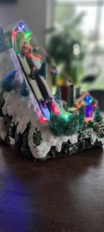 kerstdorp  skihelling met verlichting en bewegende skiërs, Ophalen of Verzenden, Zo goed als nieuw