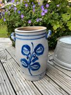 Grote keulse pot, gemerkt met V///, Ophalen
