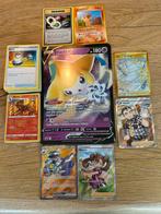 Een set Pokemon kaarten met 5 hoesjes., Hobby en Vrije tijd, Verzamelkaartspellen | Pokémon, Ophalen of Verzenden, Nieuw, Losse kaart