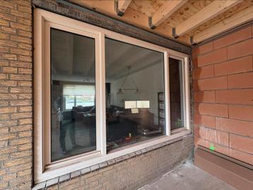 Raamkozijn kunststof dubbelglas 283x181 beschikbaar voor biedingen