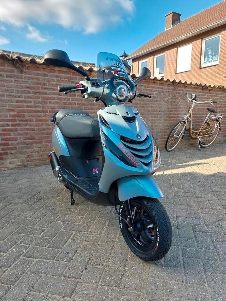 Piaggio zip 80cc 4t  (cabrateur) (nieuwstaat), Fietsen en Brommers, Scooters | Piaggio, Zo goed als nieuw, Zip, Ophalen