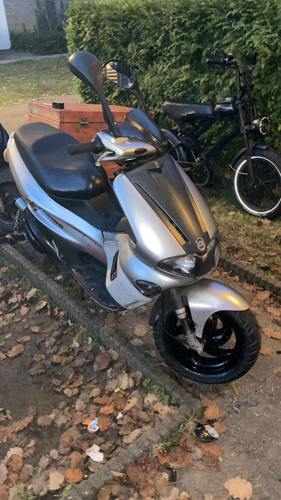 Gilera Runner 70cc (OOK TERUIL), Fietsen en Brommers, Scooters | Piaggio, Zo goed als nieuw, Overige modellen, Tweetakt, Ophalen