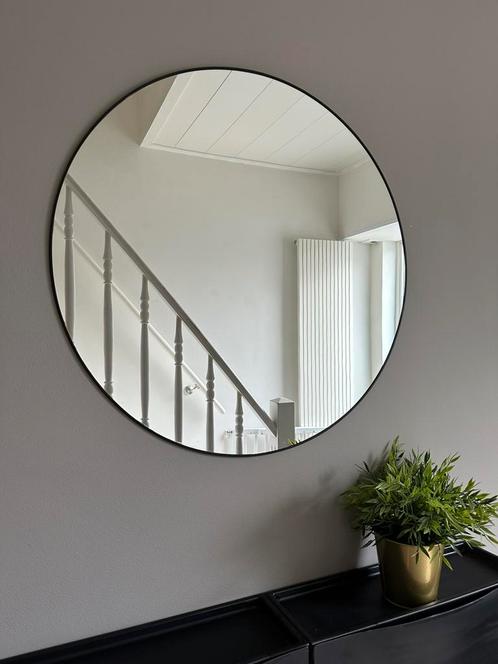 Ronde spiegel – zwart metalen rand – Ø70 cm, Huis en Inrichting, Woonaccessoires | Spiegels, Zo goed als nieuw, 50 tot 75 cm, Minder dan 100 cm