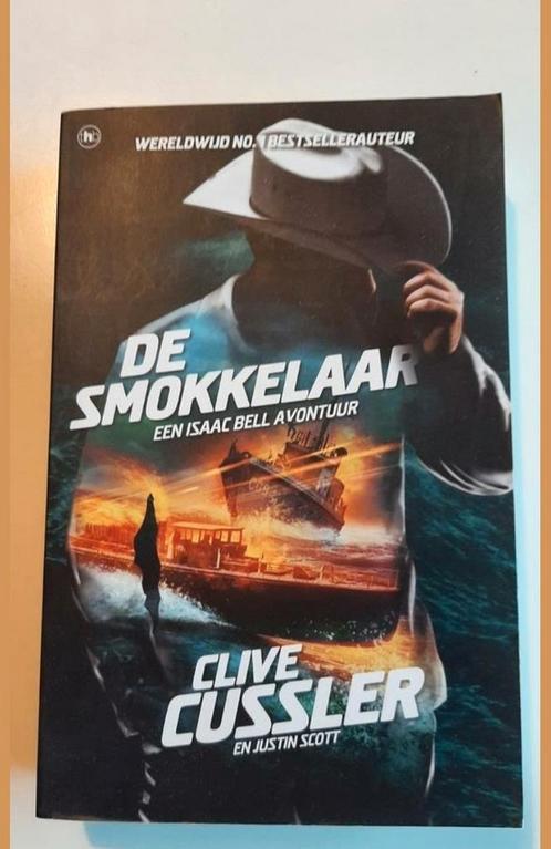 De smokkelaar - Clive Cussler, Boeken, Thrillers, Zo goed als nieuw, Ophalen of Verzenden