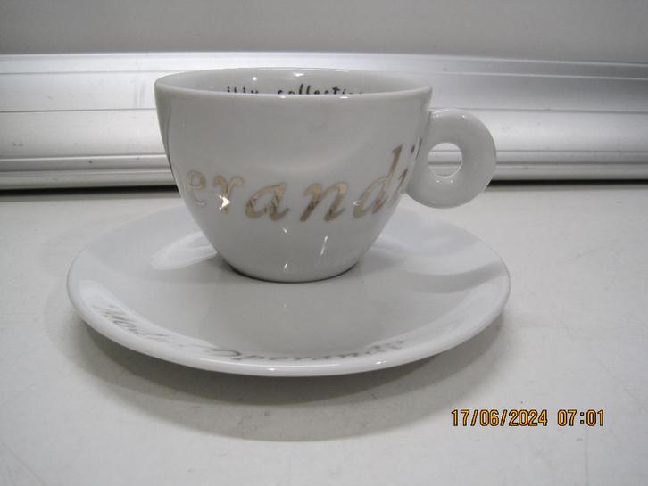 modus operandi 2000 lungo illy collection (307), Huis en Inrichting, Keuken | Servies, Zo goed als nieuw, Kop(pen) en/of Schotel(s)