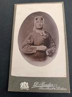 cdv carte de visite klederdracht Leiden D Pander ijzers foto, Verzamelen, Verzenden, Foto, Klederdracht, Zo goed als nieuw