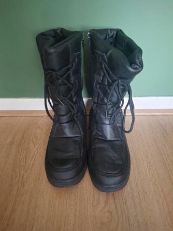 Snowboots - weinig gedragen, kleine beschadiging beschikbaar voor biedingen
