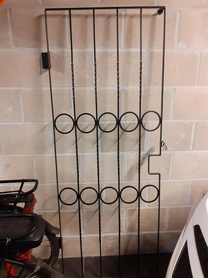 Ijzeren raamwerk als extra inbraakbeveiliging deurrooster, Doe-het-zelf en Verbouw, IJzerwaren en Bevestigingsmiddelen, Gebruikt