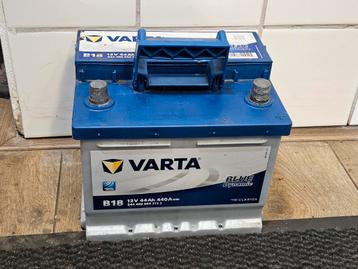 Varta 12v 44ah auto accu 440a b18 beschikbaar voor biedingen