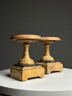 Geel marmeren coupes vaasjes