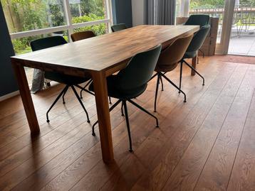 Pilat pilat tafel walnoot hout beschikbaar voor biedingen
