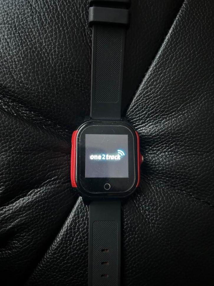 One2Track GO Kinderhorloge, Sieraden, Tassen en Uiterlijk, Smartwatches, Gebruikt, Android, Zwart, Afstand, Waterdicht, Ophalen