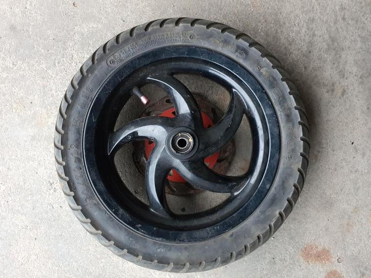 Gilera runner wiel/ band (KENDA) 50cc 125cc 180cc 200cc, Fietsen en Brommers, Brommeronderdelen | Algemeen, Zo goed als nieuw