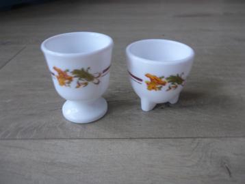  2 eierdopjes, arcopal groente. beschikbaar voor biedingen